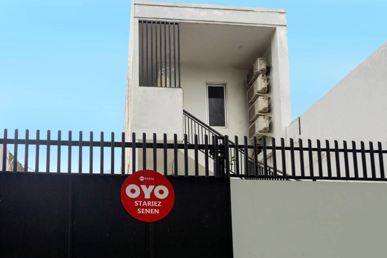 Hotel Super Oyo 91074 Stariez Senen Syariah Yakarta Exterior foto